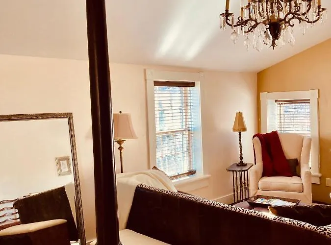 The Federal House Bed & Breakfast 4*